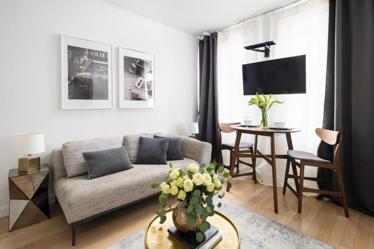 Beautiful 2Bd With A Gym Near Times Square contacts